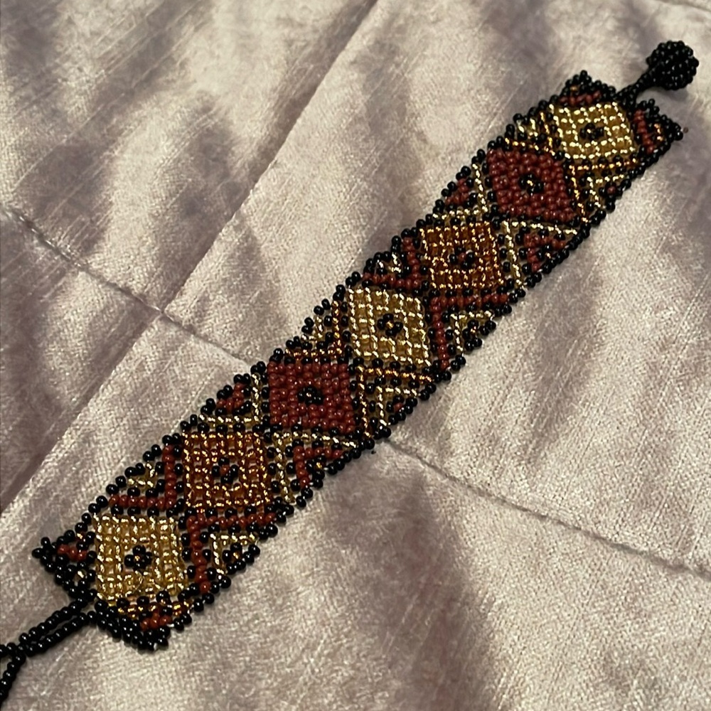 Beaded Bracelet 7”